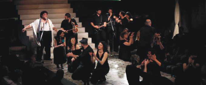 Ένα μοναδικό αφιέρωμα στον Νίκο Ξυλούρη από τις «Φωνές του Νότου» στη Βάρκιζα