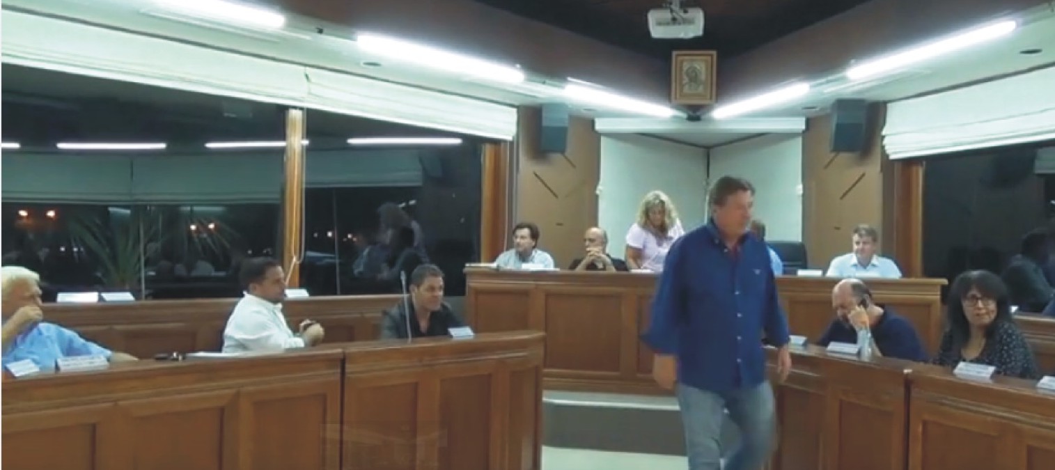 δημοτικό συμβούλιο, βάρης Βούλς, Βουλιαγμένης, φασίστας, Διονύσης Κοντονής, Γρηγόρης Κωνσταντέλλος, 