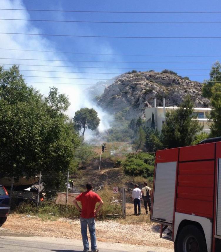 Μεγάλη φωτιά στη Βουλιαγμένη (φωτο) Μεγάλη φωτιά στη Βουλιαγμένη (φωτο),NEA EIDHSES -ΝΕΑ ΕΙΔΗΣΕΙΣ ΕΛΛΑΔΑ ελλάδα, odhgos,agoras,οδηγος αγορας,media, νέα κρίση,on line, νοτος, νετ, notos,net, notosnet,Βούλα, Βουλιαγμένη, Βάρη, ΒΒΒ, 3Β, βαρκιζα,παραλιακή, παραλία, νότια, προάστια, άρθρα, Δημοκρατία,ειδήσεις,
