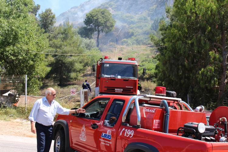 Μεγάλη φωτιά στη Βουλιαγμένη (φωτο),NEA EIDHSES -ΝΕΑ ΕΙΔΗΣΕΙΣ ΕΛΛΑΔΑ ελλάδα, odhgos,agoras,οδηγος αγορας,media, νέα κρίση,on line, νοτος, νετ, notos,net, notosnet,Βούλα, Βουλιαγμένη, Βάρη, ΒΒΒ, 3Β, βαρκιζα,παραλιακή, παραλία, νότια, προάστια, άρθρα, Δημοκρατία,ειδήσεις,