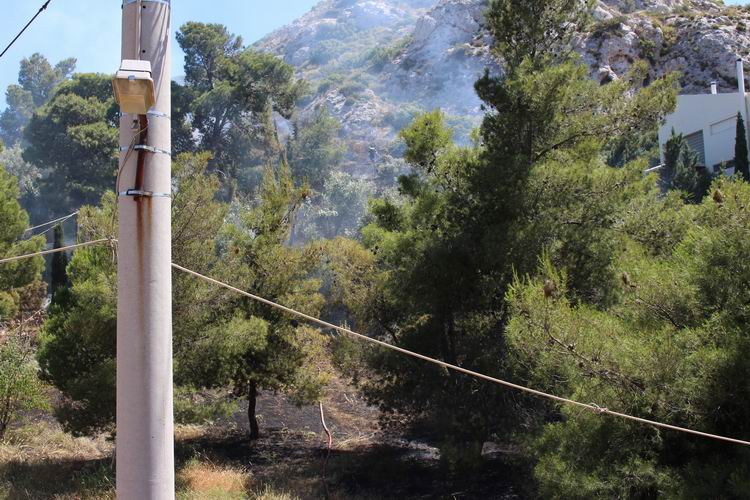 Μεγάλη φωτιά στη Βουλιαγμένη (φωτο),NEA EIDHSES -ΝΕΑ ΕΙΔΗΣΕΙΣ ΕΛΛΑΔΑ ελλάδα, odhgos,agoras,οδηγος αγορας,media, νέα κρίση,on line, νοτος, νετ, notos,net, notosnet,Βούλα, Βουλιαγμένη, Βάρη, ΒΒΒ, 3Β, βαρκιζα,παραλιακή, παραλία, νότια, προάστια, άρθρα, Δημοκρατία,ειδήσεις,